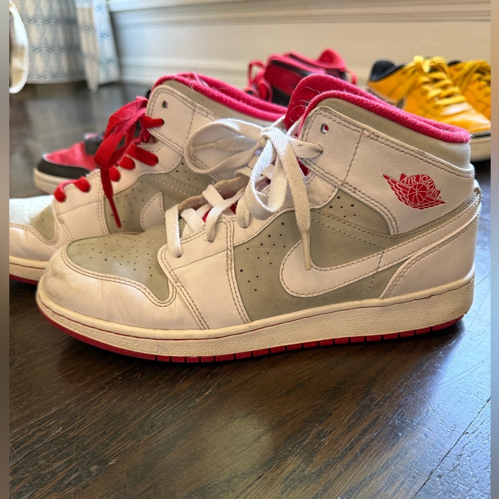 Air Jordan 1 Hare Mid WB retro authentic size 6.5Y